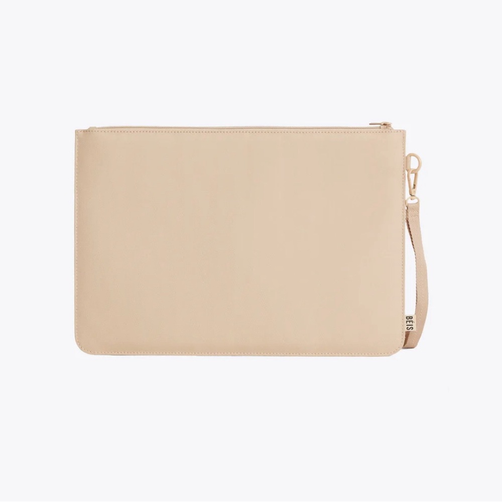 The BÉISics Laptop Pouch in Beige , Brand New